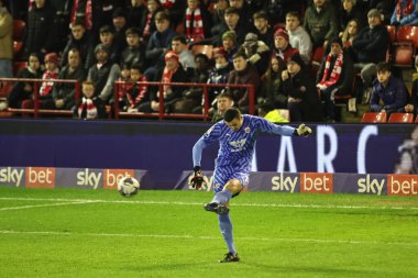 Barnsley 'den Liam Roberts, 5 Mart 202' de Oakwell, Barnsley 'de oynanan Sky Bet 1 karşılaşmasında sahaya çıktı.
