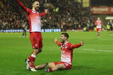 Barnsley 'den John Mcatee, 5 Mart 202' de Oakwell, Barnsley, Birleşik Krallık 'ta oynanan Sky Bet Lig 1 karşılaşmasında 1-0 kazanma hedefini kutluyor.