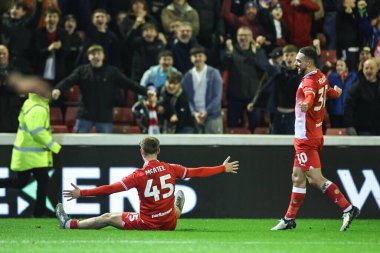 Barnsley 'den John Mcatee, 5 Mart 202' de Oakwell, Barnsley, Birleşik Krallık 'ta oynanan Sky Bet Lig 1 karşılaşmasında 1-0 kazanma hedefini kutluyor.