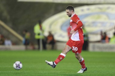 Barnsley 'li Adam Phillips, 5 Mart 202' de Oakwell, Barnsley 'de oynanan Sky Bet 1 karşılaşmasında topu geçti.