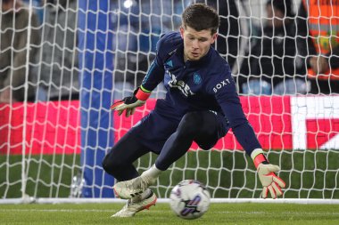 Leeds United takımından Illan Meslier 5 Mart 202 'de Leeds, İngiltere' deki Elland Road 'da oynanan Sky Bet Şampiyonası karşılaşması öncesinde ısınma maçında Leeds United ile Stoke City karşı karşıya geldi.