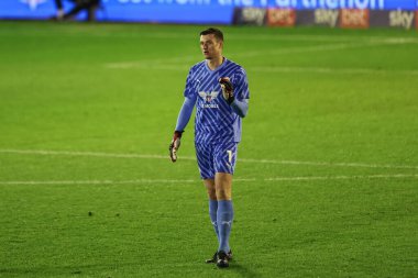 Barnsley 'den Liam Roberts, 5 Mart 202' de Oakwell, Barnsley 'de oynanan Sky Bet 1 karşılaşmasında Bolton Wanderers' a karşı.