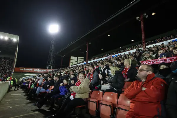 Barnsley taraftarları Sky Bet Ligi 1 maçında Barnsley ile Bolton Wanderers arasında Oakwell, Barnsley, İngiltere 'de 5 Mart 202