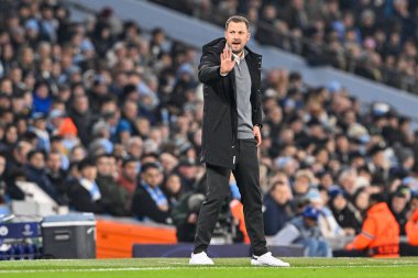 Jacob Neestrup FC Kopenhag teknik direktörü takımına UEFA Şampiyonlar Ligi maçında Manchester City ve F.C. Kopenhag Etihad Stadyumu, Manchester, İngiltere, 6 Mart 202