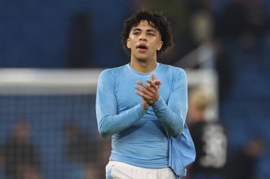 Manchester City ile F.C. arasındaki UEFA Şampiyonlar Ligi karşılaşmasında maçın 3-1 bitmesinden sonra ev sahibi taraftarları Rico Lewis alkışlıyor. Kopenhag Etihad Stadyumu, Manchester, İngiltere, 6 Mart 202