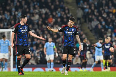 FC Kopenhag 'dan Kevin Diks ve Kopenhag' dan Scott McKenna, Manchester City ile F.C. Kopenhag Etihad Stadyumu, Manchester, İngiltere, 6 Mart 202