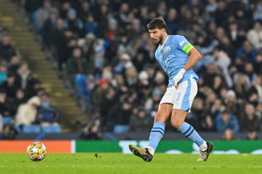 Manchester City 'den Rben Dias UEFA Şampiyonlar Ligi karşılaşmasında pas veriyor. Kopenhag Etihad Stadyumu, Manchester, İngiltere, 6 Mart 2024