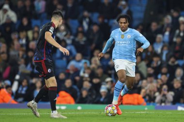 Manchester City ile F.C. arasındaki UEFA Şampiyonlar Ligi karşılaşmasında Manchester City 'den Micah Hamlton topu aldı. Kopenhag Etihad Stadyumu, Manchester, İngiltere, 6 Mart 202