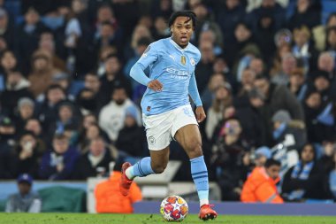 Manchester City ile F.C. arasındaki UEFA Şampiyonlar Ligi karşılaşmasında Manchester City 'den Micah Hamlton topu aldı. Kopenhag Etihad Stadyumu, Manchester, İngiltere, 6 Mart 202