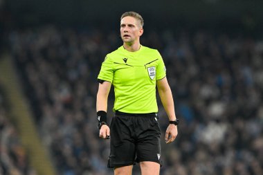 Hakem Espen Esks UEFA Şampiyonlar Ligi maçında Manchester City ile F.C. Kopenhag Etihad Stadyumu, Manchester, İngiltere, 6 Mart 2024