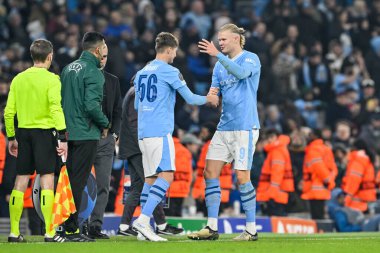 Manchester City 'den Erling Haaland, Manchester City' ye karşı oynanan UEFA Şampiyonlar Ligi karşılaşmasında yerini Manchester City 'den Jacob Wright' a bıraktı. Kopenhag Etihad Stadyumu, Manchester, İngiltere, 6 Mart 202