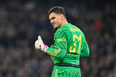 Manchester City ile F.C. arasındaki UEFA Şampiyonlar Ligi karşılaşmasında Manchester City taraftarlarına başparmak kaldırıyor. Kopenhag Etihad Stadyumu, Manchester, İngiltere, 6 Mart 202