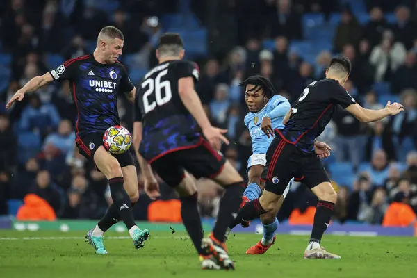 Micah Hamlton Manchester City Takes Shot Goal Gets Blocked Uefa — Stock Photo, Image