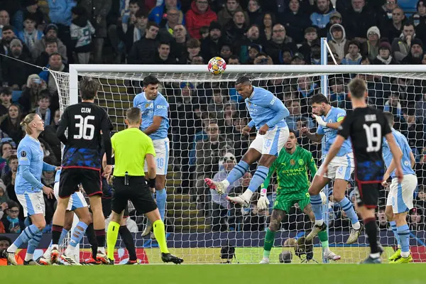 Manuel Akanji Manchester City Heads Clear Uefa Champions League Match — Stock Photo, Image