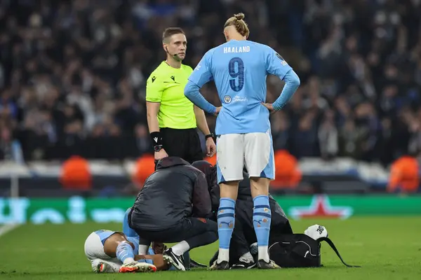 Matheus Nunes Manchester City Recebe Tratamento Médico Campo Durante Jogo — Fotografia de Stock