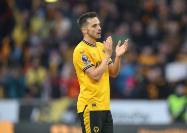 Wolverhampton Wanderers takımından Pablo Sarabia, 9 Mart 202 'de Molineux, Wolverhampton' da oynanan Premier League maçında taraftarlarını alkışlıyor.
