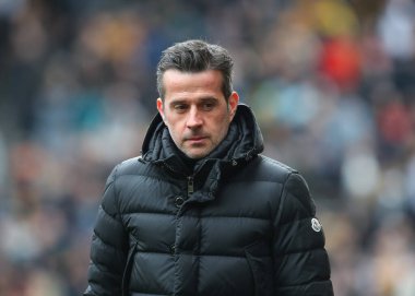 Fulham 'ın Marco Silva teknik direktörü Premier Lig maçında Wolverhampton Wanderers Fulham' a karşı Molineux, Wolverhampton, İngiltere, 9 Mart 202