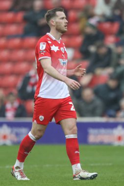 Barnsley takımından Jamie McCart 9 Mart 202 'de Oakwell, Barnsley' de Lincoln City 'e karşı oynanan Sky Bet 1 karşılaşmasında