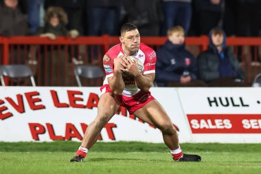 Hull KR 'dan Ryan Hall, 7 Mart 202' de İngiltere 'nin Hull kentinde oynanan Sewell Group Craven Park' taki Hull KR vs Warrington Wolves maçında yüksek topu alıyor.