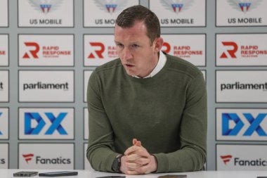 Neill Collins Barnsley 'in baş antrenörü 9 Mart 202' de İngiltere 'nin Oakwell kentinde oynanan Sky Bet 1 maçında basın toplantısında konuştu.