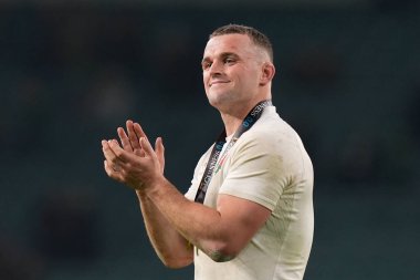 İngiltere 'nin Ben Earl' ü, 2024 Guinness 6 uluslar arası maçın ardından Twickenham Stadyumu, Twickenham, Birleşik Krallık, 9 Mart 202 'de İngiltere' ye karşı İrlanda 'yı selamlıyor.