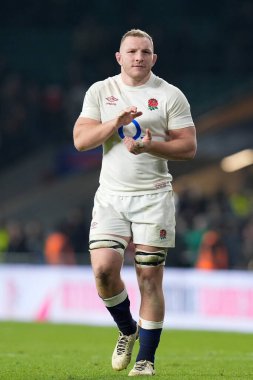 İngiltere 'den Sam Underhill, 9 Mart 202' de Twickenham Stadyumu 'nda oynanan 2024 Guinness 6 Milletler maçı sonrasında taraftarları selamlıyor.