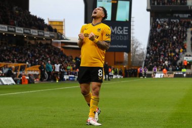 Wolverhampton Wanderers takımından Joo Gomes, 9 Mart 2024 'te Wolverhampton Wanderers ile Fulham arasında oynanan Premier League maçında 2-0' lık galibiyet golünü kutluyor.
