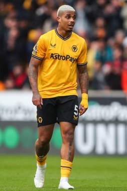 Wolverhampton Wanderers 'dan Mario Lemina Premier League maçında Wolverhampton Wanderers, Fulham' a karşı Molineux, Wolverhampton, İngiltere, 9 Mart 202