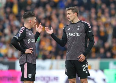 Fulham 'dan Timothy Castagne Fulham' dan Harry Wilson, 9 Mart 202 'de Molineux, Wolverhampton, Birleşik Krallık' ta oynanan Premier League maçında Wolverhampton Wanderers Fulham 'a karşı.