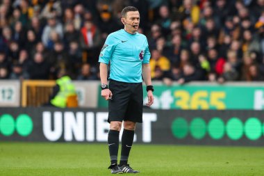 Hakem Tony Harrington Premier Lig maçı sırasında Wolverhampton Wanderers Fulham 'a karşı Molineux, Wolverhampton, Birleşik Krallık, 9 Mart 202