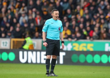 Hakem Tony Harrington, Premier Lig maçı sırasında Wolverhampton Wanderers Fulham 'a karşı Molineux, Wolverhampton, İngiltere, 9 Mart 202