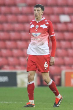 Barnsley takımından Mal de Gevigney, 9 Mart 2024 tarihinde İngiltere 'nin Oakwell kentinde oynanan 1.