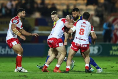 Warrington Wolves 'tan Zane Musgrove, Hull KR' dan George King ve Hull KR 'dan Sauaso Sue tarafından oynanan Betfred Süper Lig 4. Raundunda Hull KR, Sewell Group Craven Park' ta Warrington Wolves 'a karşı, Kingston üzerine Hull, Birleşik Krallık