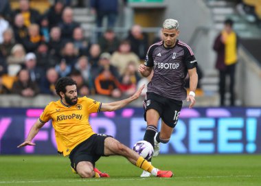 Wolverhampton Wanderers takımından Rayan At-Nouri, 9 Mart 2024 'te Wolverhampton Wanderers Fulham' a karşı oynanan Premier League karşılaşmasında Fulham 'dan Andreas Pereira' yı yere serdi.
