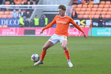Blackpool 'dan George Byers, 9 Mart 202' de Bloomfield Road, Blackpool 'da oynanan Blackpool-Portsmouth maçında topu kontrol ediyor.