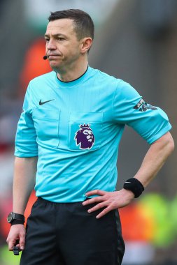 Hakem Tony Harrington Premier Lig maçı sırasında Wolverhampton Wanderers Fulham 'a karşı Molineux, Wolverhampton, Birleşik Krallık, 9 Mart 202