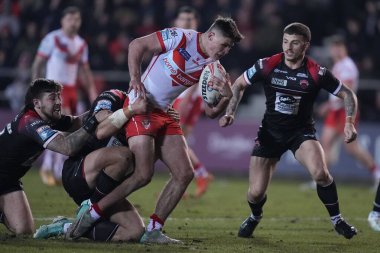 St. Helens takımından Jack Welsby, 8 Mart 202 'de St. Helens-Salford Red Devils maçında Salford Red Devils savunmasını yarıp geçti.