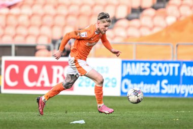 Blackpool takımından Hayden Coulson, 9 Mart 202 'de Bloomfield Road, Blackpool' da oynanan Blackpool-Portsmouth maçında topa vuruyor.