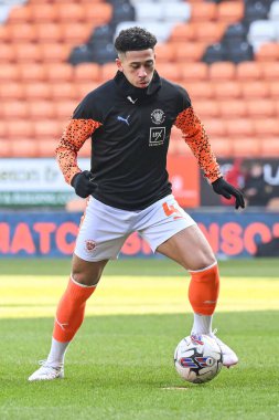Blackpool 'dan Jordan Lawrence-Gabriel, 9 Mart 202' de Bloomfield Road, Blackpool 'da oynanan Blackpool-Portsmouth maçı öncesinde oynanan maç öncesi ısınma maçında...