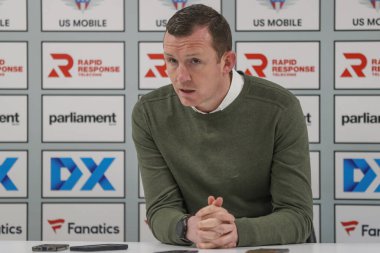Neill Collins Barnsley 'in baş antrenörü 9 Mart 202' de İngiltere 'nin Oakwell kentinde oynanan Sky Bet 1 maçında basın toplantısında konuştu.