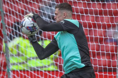Barnsley 'den Liam Roberts 9 Mart 202' de Oakwell, Barnsley 'de oynanan Sky Bet 1 karşılaşmasında ısınma turunda