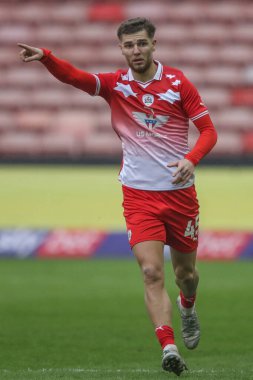 Barnsley 'den John Mcatee takımına 9 Mart 202' de Oakwell, Barnsley, İngiltere 'de oynanan 1.