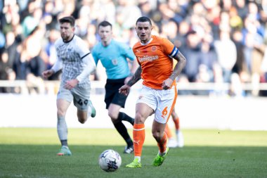 Blackpool takımından Oliver Norburn 9 Mart 202 'de Bloomfield Road, Blackpool' da Blackpool-Portsmouth maçında