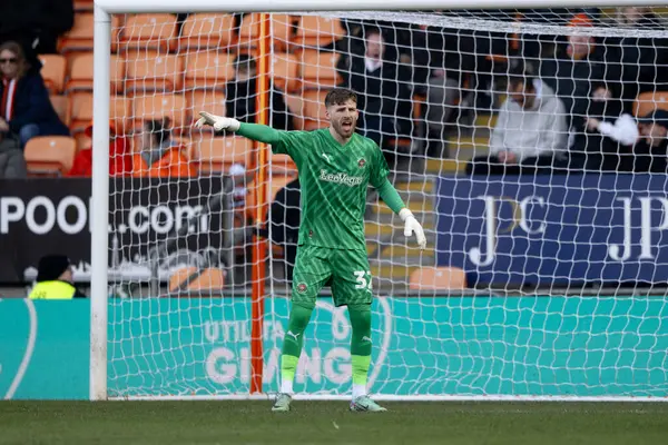 Blackpool takımından Daniel Grimshaw 9 Mart 202 'de Bloomfield Road, Blackpool' da Blackpool-Portsmouth maçında