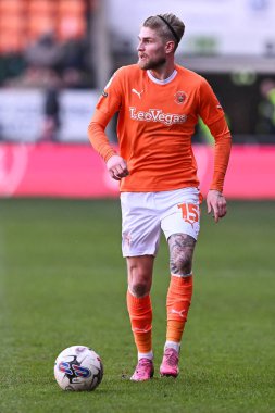 Blackpool takımından Hayden Coulson, 9 Mart 202 'de Bloomfield Road, Blackpool' da oynanan Blackpool-Portsmouth maçında topa vuruyor.