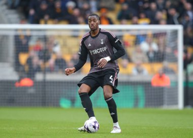 Fulham 'dan Tosin Adarabioyo, Premier Lig maçında Wolverhampton Wanderers Fulham' a karşı Molineux, Wolverhampton, Birleşik Krallık 'ta 9 Mart 202' de pas attı.