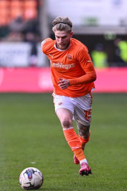 Blackpool takımından Hayden Coulson, 9 Mart 202 'de Bloomfield Road, Blackpool' da oynanan Blackpool-Portsmouth maçında topa vuruyor.