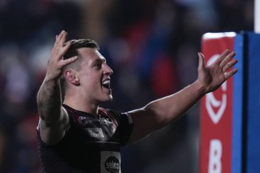 Salford Red Devils Deon Cross, 8 Mart 202 'de St Helens - Salford Red Devils maçında oynanan Betfred Süper Lig karşılaşmasında zaferini kutladı.