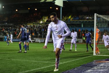 Barnsley 'den Jon Russell, 12 Mart 202' de İngiltere 'nin Carlisle kenti Brunton Park' ta oynanan Sky Bet Lig 1 karşılaşmasında 1-3 'lük galibiyetini kutluyor.
