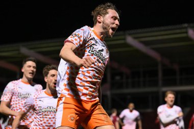 Blackpool 'dan Matthew Pennington, 12 Mart 202' de İngiltere, Northampton 'daki Sixfields Stadyumu' nda oynanan Sky Bet 1 maçında 0-1 'lik galibiyetini kutluyor.